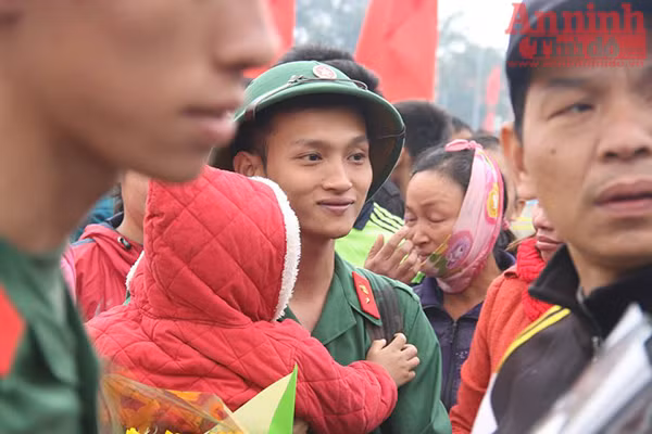 Những hình ảnh xúc động tại lễ giao nhận quân 2017 ảnh 28