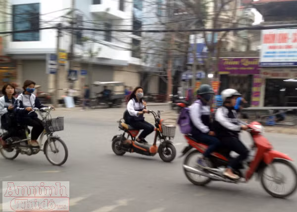 Báo động đỏ ý thức chấp hành luật giao thông của học sinh Thủ đô ảnh 7