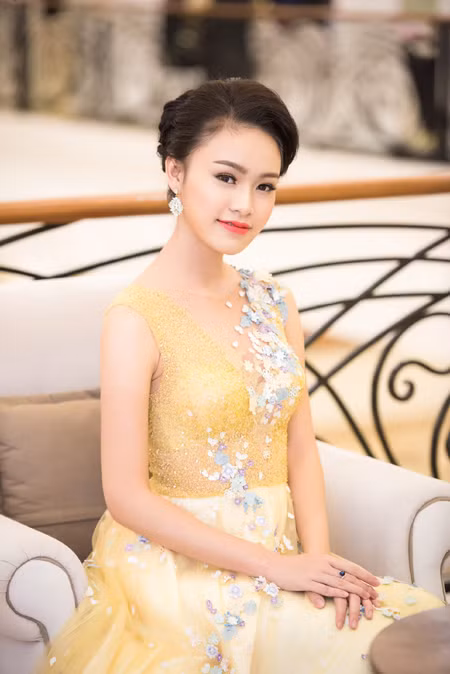 "Cô gái vàng" Hoa hậu Việt Nam ngày càng "lột xác" quyến rũ ảnh 7