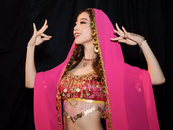 Jennifer Phạm hoá thành "cô dâu 8 tuổi" ảnh 3