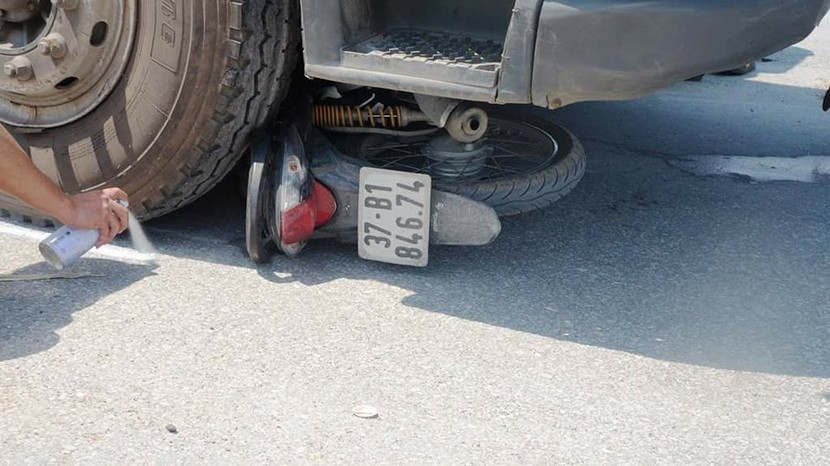 Xe tải va chạm với xe máy khiến hai anh em tử vong ảnh 2