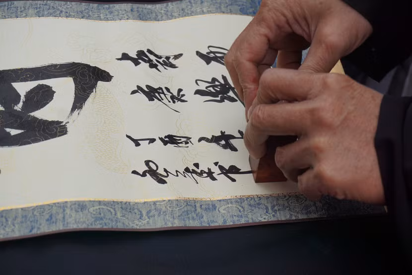 Người dân đến sớm xin chữ tại Văn Miếu – Quốc Tử Giám ảnh 6