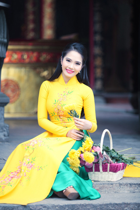 Nữ hoàng Du lịch Dương Kim Ánh rạng ngời đi lễ chùa ảnh 3