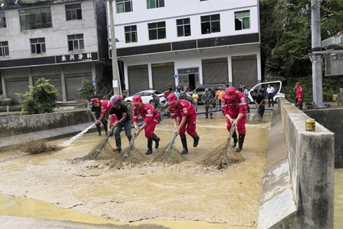 Trung Quốc nâng mức phản ứng khẩn cấp đối phó với lũ lụt ảnh 1