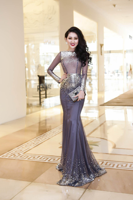 Hoa hậu Huỳnh Thúy Anh khoe nhan sắc "vạn người mê" ảnh 1