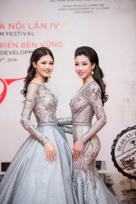 Hoa hậu Mỹ Linh, Á hậu Thanh Tú mặc đồ đôi "đọ sắc" hấp dẫn ảnh 6