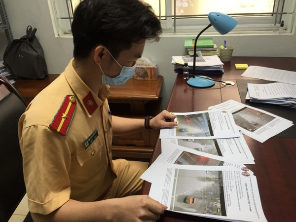 Những hình ảnh vi phạm của các phương tiện đều được camera ghi lại, in kèm theo phiếu thông báo sau khi hết dịch Covid-19 sẽ được CSGT gửi đến người vi phạm