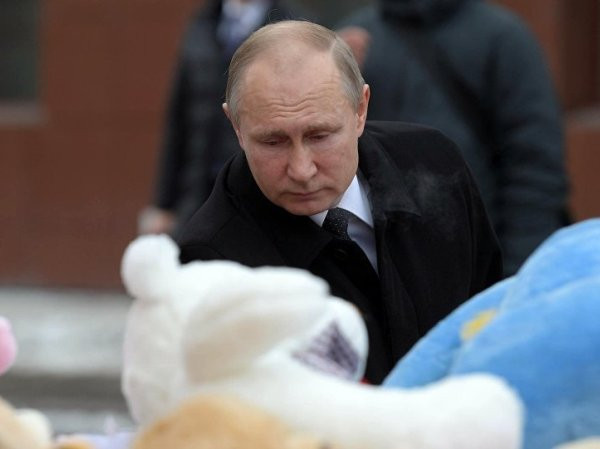 Tổng thống Putin viếng các nạn nhân thiệt mạng trong vụ hỏa hoạn ở Nga ảnh 1