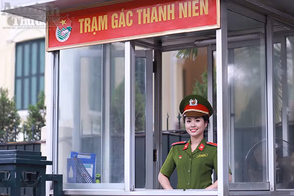 Nữ sinh Đại học PCCC đẹp dịu dàng trong tà áo dài truyền thống ảnh 13