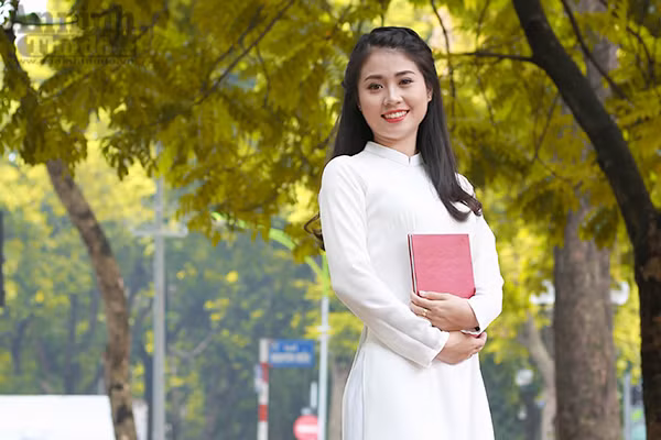 Nữ sinh Đại học PCCC đẹp dịu dàng trong tà áo dài truyền thống ảnh 3