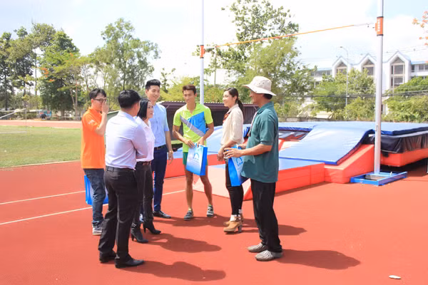 Hoa hậu Đặng Thu Thảo trình diễn catwalk với vận đông viên Judo ảnh 5