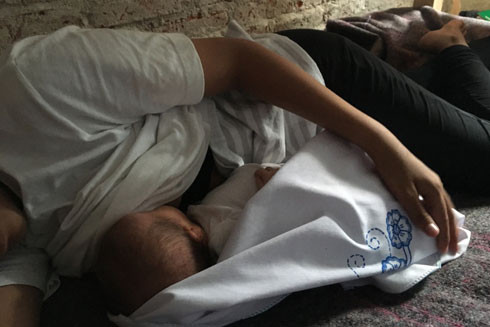 "Cung đường địa ngục" của trẻ em Trung Mỹ ảnh 1