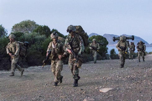 Sardinia: Thiên đường du lịch, tập trận và những hệ lụy kinh hoàng ảnh 2