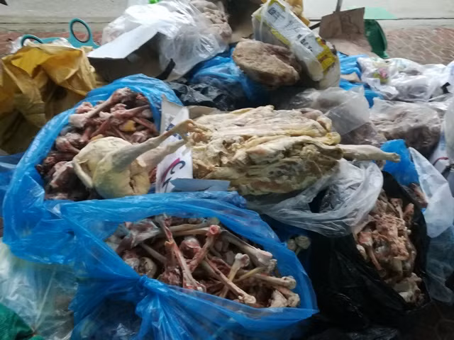Gần 1 tấn thực phẩm quá hạn, không rõ nguồn gốc, ôi thiu