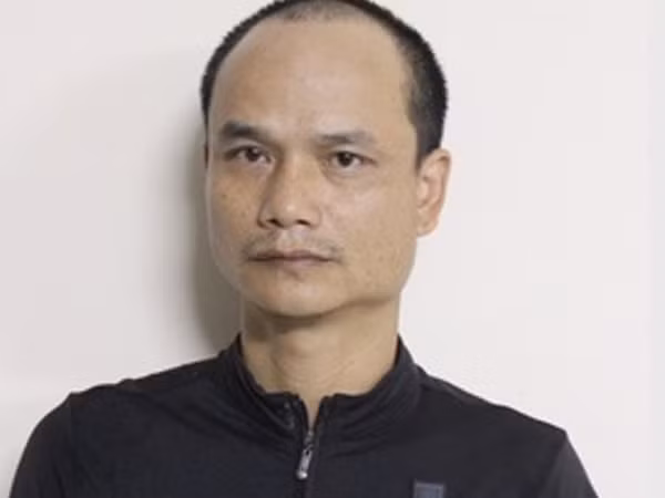 Gã "giang hồ" chặn đường đánh, cướp điện thoại của cô gái trẻ ảnh 1