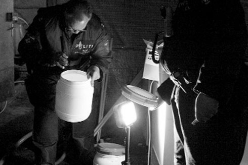 Phá loạt ổ sản xuất "thuốc thánh chiến" trong lòng châu Âu ảnh 1