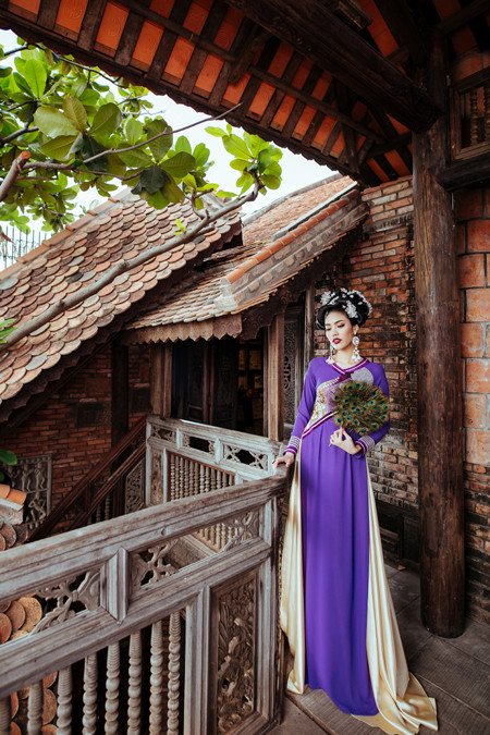 Lan Khuê đài các trong bộ sưu tập "Đào - Mai" của NTK Võ Việt Chung ảnh 2