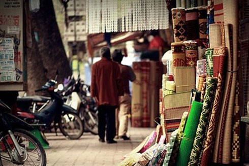 Ký ức chợ người năm xưa và nơi cầm cố với lãi suất cắt cổ ở phố Hàng Chiếu ảnh 2