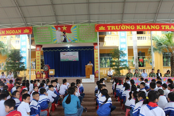 Sẻ chia khó khăn với học sinh Đồng Vương ảnh 7