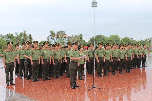 Sẻ chia khó khăn với học sinh Đồng Vương ảnh 2