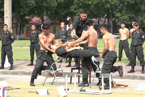 Nữ cảnh sát đặc nhiệm - những bóng hồng "vượt nắng, thắng mưa" ảnh 4