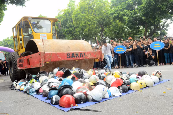 Đội mũ bảo hiểm đạt chuẩn - Về nhà an toàn ảnh 3
