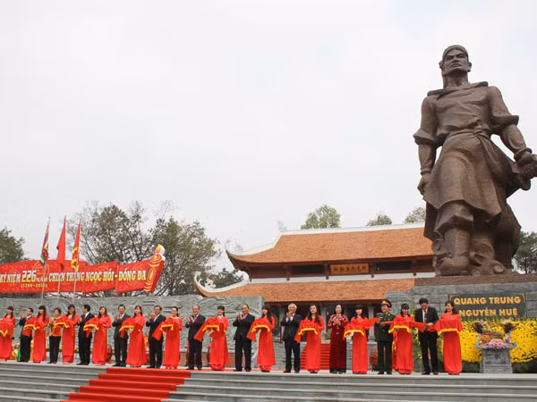 Khơi gợi ý chí quật cường, quyết bảo vệ non sông ảnh 1
