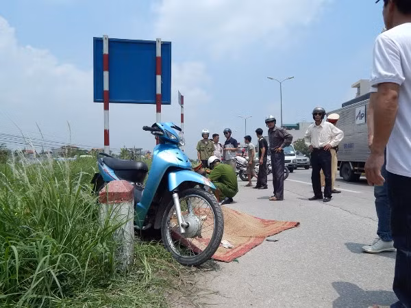 Va chạm với xe tải, cô gái trẻ tử vong ảnh 4