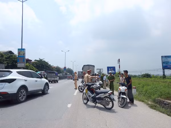 Va chạm với xe tải, cô gái trẻ tử vong ảnh 5