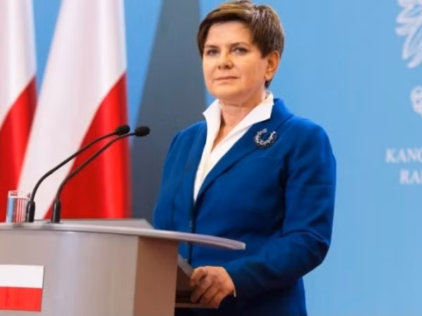 Thủ tướng Ba Lan bất ngờ bị tai nạn giao thông ảnh 1