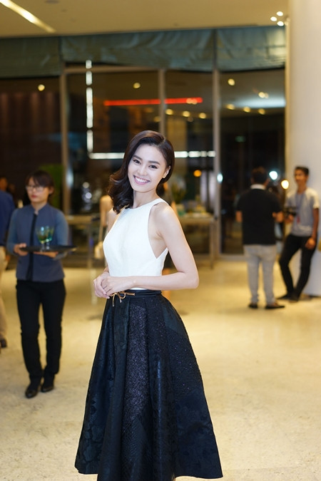 Lan Ngọc kiêu kỳ hội ngộ cùng "bạn gái Trường Giang" Nhã Phương ảnh 2