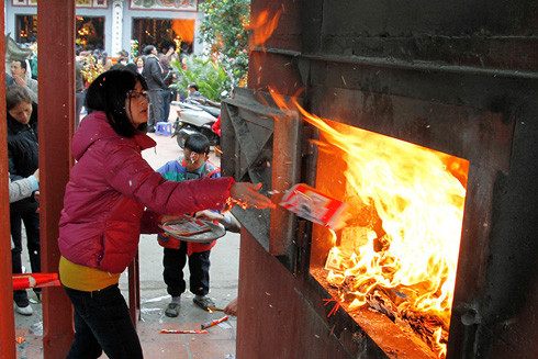 Đốt vàng mã - tập tục lạc hậu cần xóa bỏ (2): Loại bỏ tục đốt vàng mã là vô cùng cần thiết ảnh 1