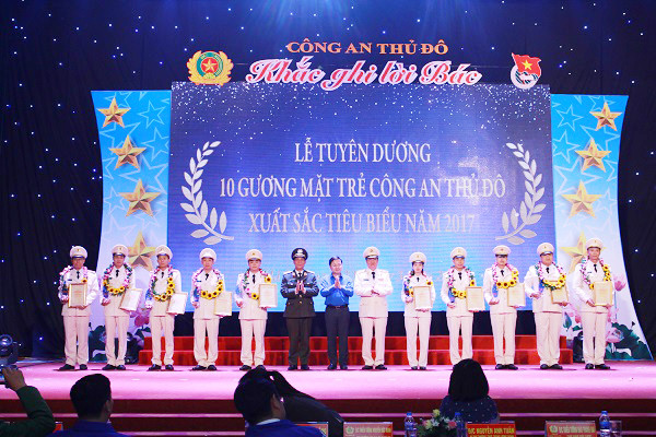 Tuyên dương 10 gương mặt trẻ Công an Thủ đô xuất sắc tiêu biểu ảnh 2
