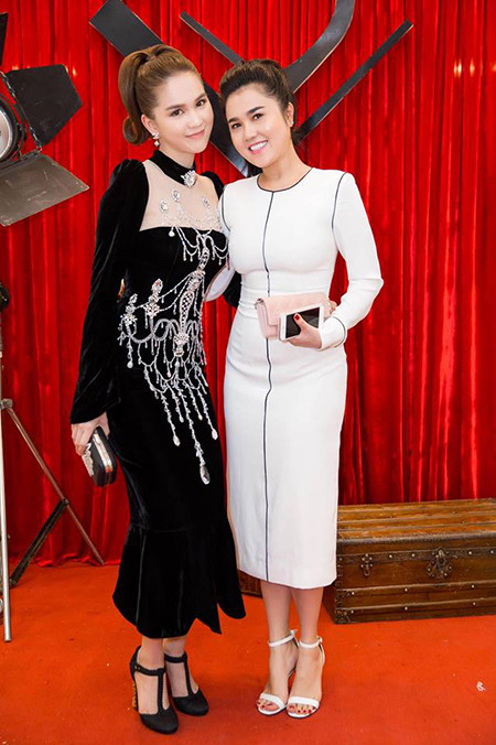 Ngọc Trinh, Lê Hà thân thiết tại sự kiện ảnh 7 Ngọc Trinh, Lê Hà thân thiết tại sự kiện ảnh 7