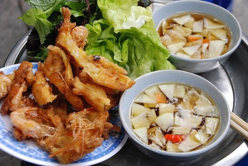 Bánh tôm hồ Tây - món ăn chứa đầy ký ức của người Hà Nội ảnh 1 Bánh tôm hồ Tây - món ăn chứa đầy ký ức của người Hà Nội ảnh 1