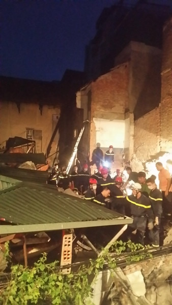 Sập nhà 4 tầng ở Cửa Bắc (Hà Nội), đưa được nạn nhân cuối cùng ra khỏi đống đổ nát ảnh 5