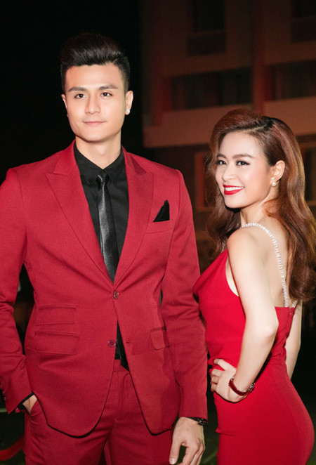 Hoàng Thuỳ Linh gợi cảm và tình tứ bên Vĩnh Thụy ảnh 9