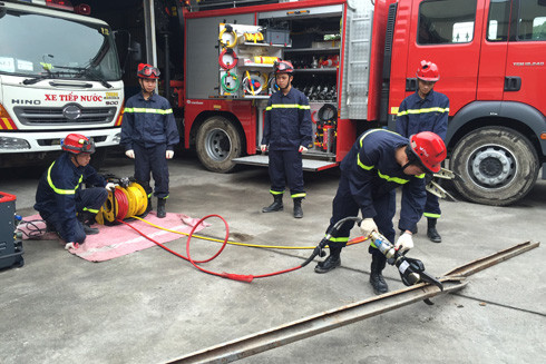 Chuyện những người lính dũng cảm xông pha cứu người hoạn nạn ảnh 2