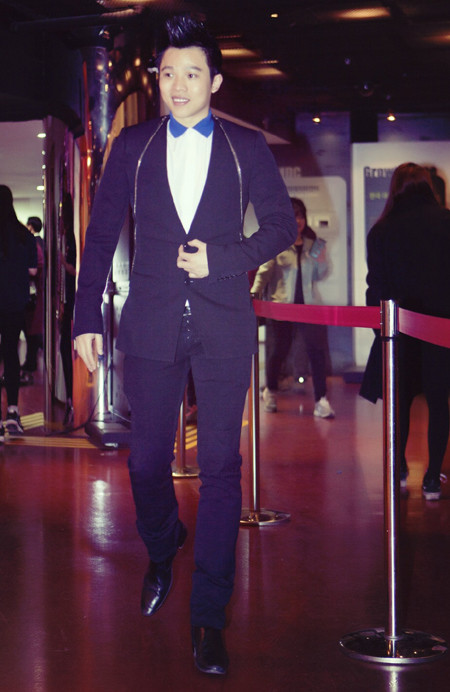 “Soi” phong cách thời trang ấn tượng của “ông trùm chân dài” Vũ Khắc Tiệp ảnh 8