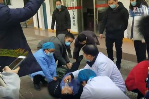 Trung Quốc: Số ca nhiễm mới virus Covid-19 giảm ngày thứ ba liên tiếp ảnh 1