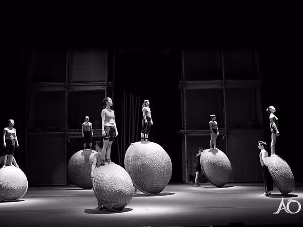 “À ố” lưu diễn trời Âu ảnh 1