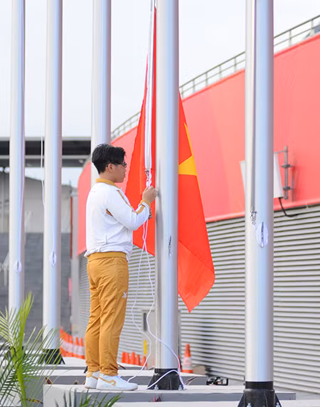 Xúc động Lễ thượng cờ Việt Nam tại SEA Games 28 ảnh 1