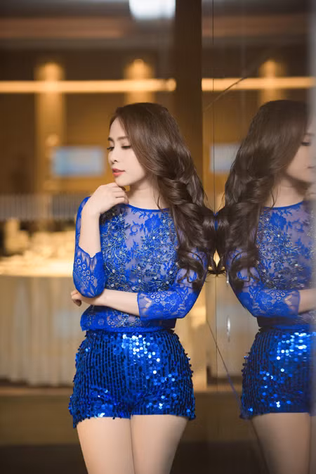 Bất chấp thời tiết lạnh, "Cá sấu chúa" Quỳnh Nga vẫn diện đồ sexy ảnh 6