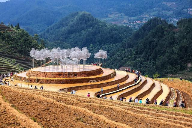 Người thực hiện triển lãm "Mây pha lê" khẳng định không tác động tiêu cực tới di sản ảnh 1