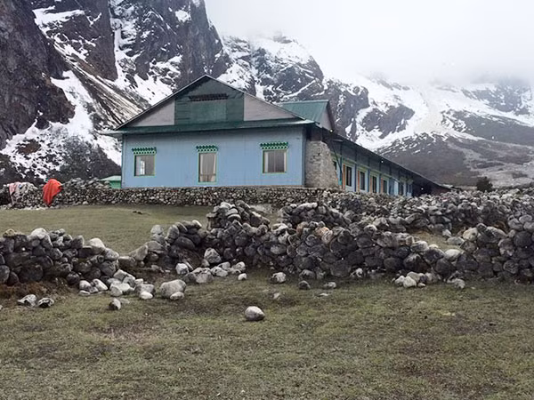 Nepal: Khách sạn bị “ném đá ” vì bỏ trống nhưng không cho nạn nhân nằm nhờ ảnh 1
