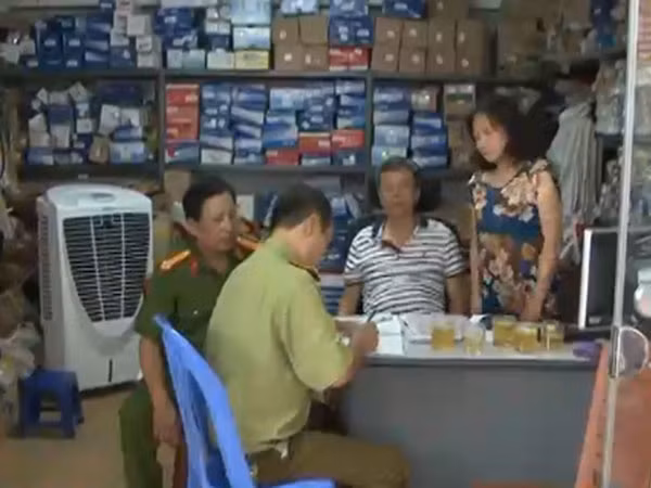 Đồng loạt kiểm tra 25 cửa hàng kinh doanh phụ tùng ô tô ảnh 1