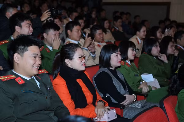 Khai mạc Liên hoan sân khấu kịch nói Công an Thủ đô năm 2017 ảnh 5 Khai mạc Liên hoan sân khấu kịch nói Công an Thủ đô năm 2017 ảnh 5