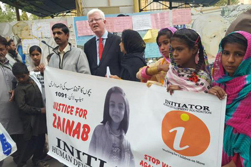 Cái chết của bé gái 7 tuổi ở Pakistan và nỗi lo "nhanh chóng bị lãng quên" ảnh 1