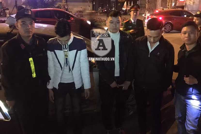 Giáp Tết, ba thanh niên trên đường đi bar mở "tiệc ma túy" thì gặp 141 ảnh 2