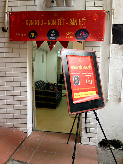 Người dân Hà Nội đổ xô đi săn hàng giảm giá cuối năm ảnh 7 Người dân Hà Nội đổ xô đi săn hàng giảm giá cuối năm ảnh 7